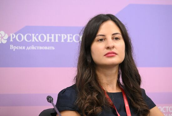EEF-2025. Russia–ASEAN Dialogue Partnership: Opportunities for the Professional Development of Young High-End Talent
