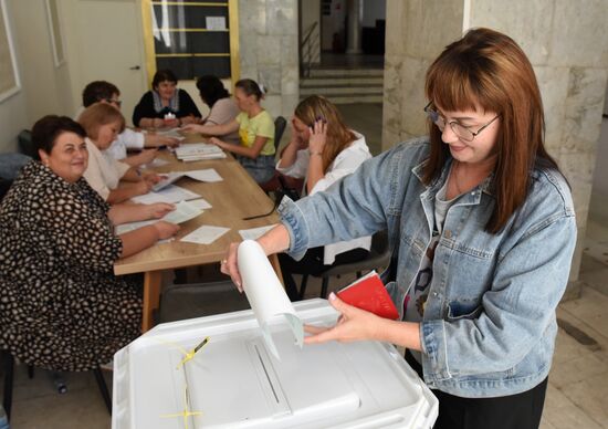 Russia Elections Early Voting