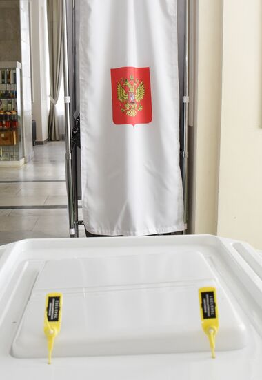 Russia Elections Early Voting