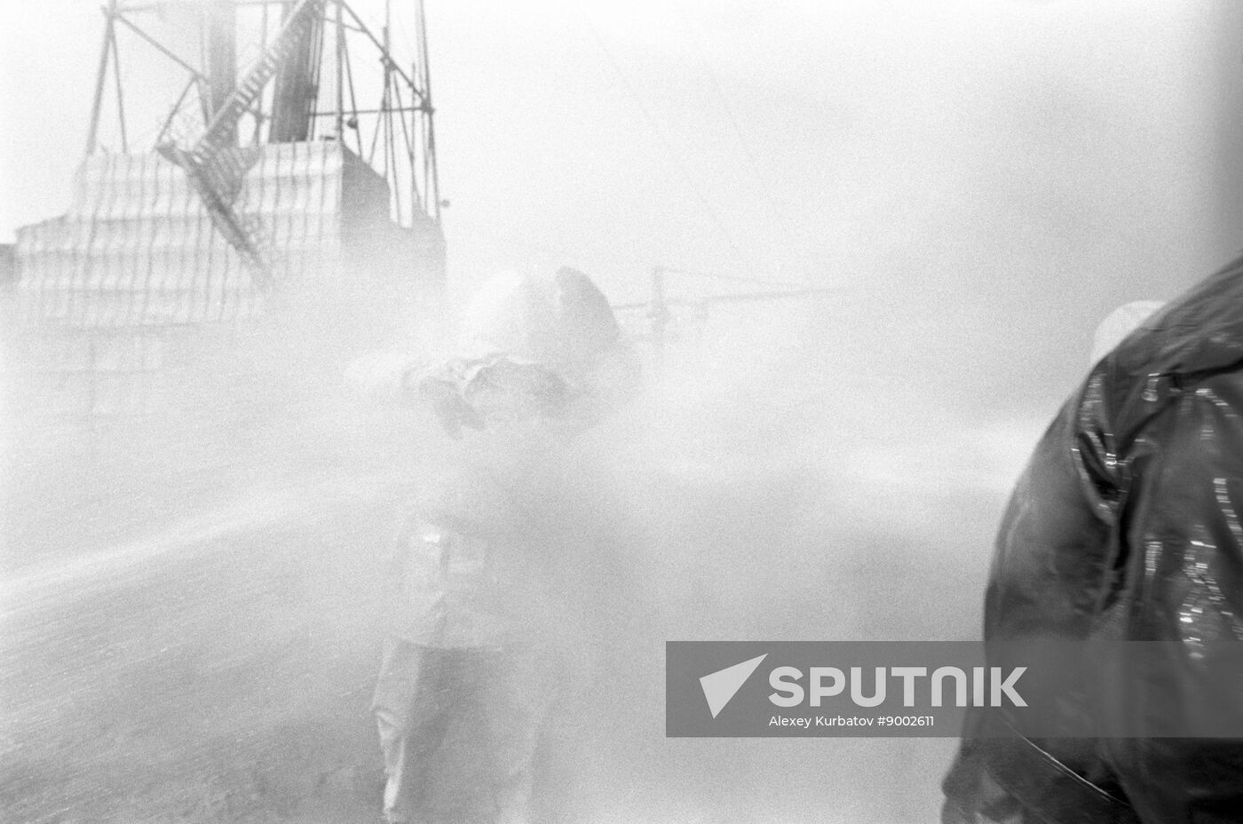 Liquidation of open gas and oil fountains