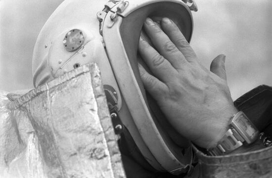 Liquidation of open gas and oil fountains