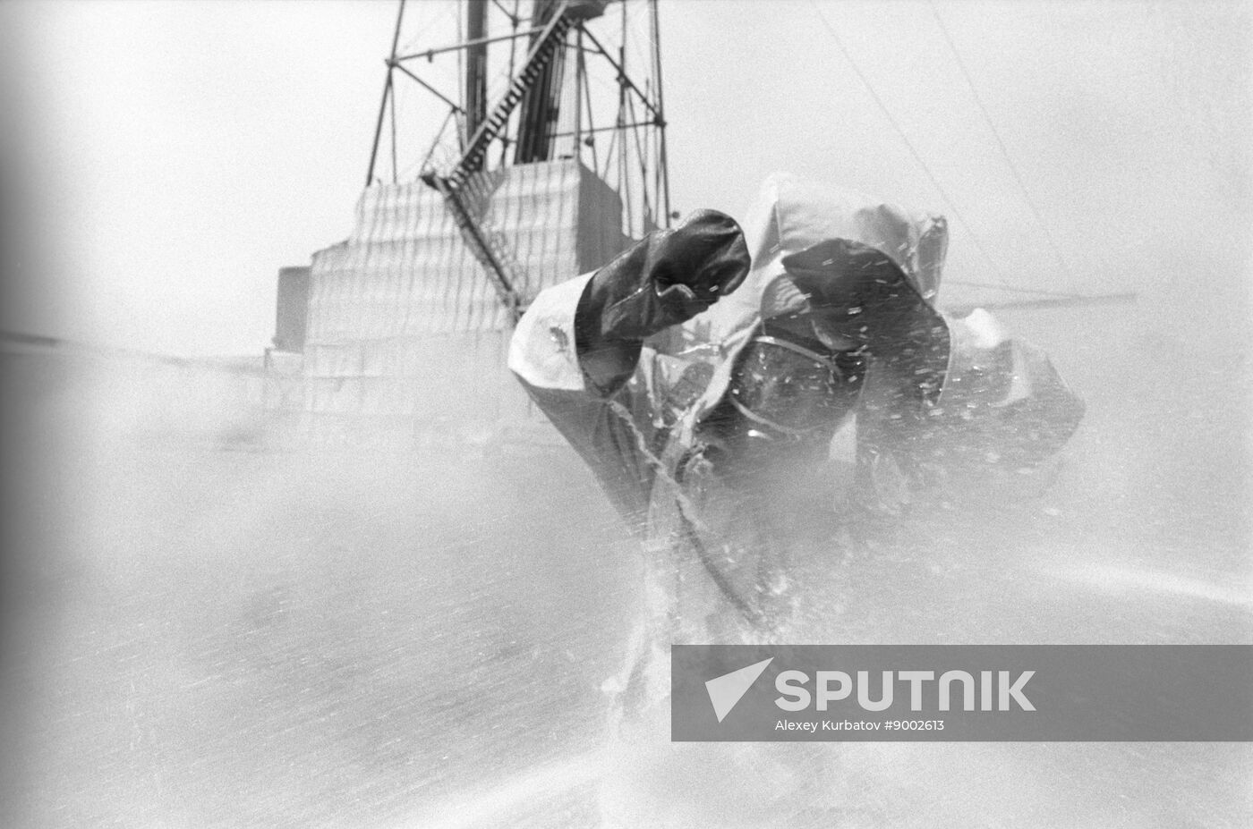 Liquidation of open gas and oil fountains