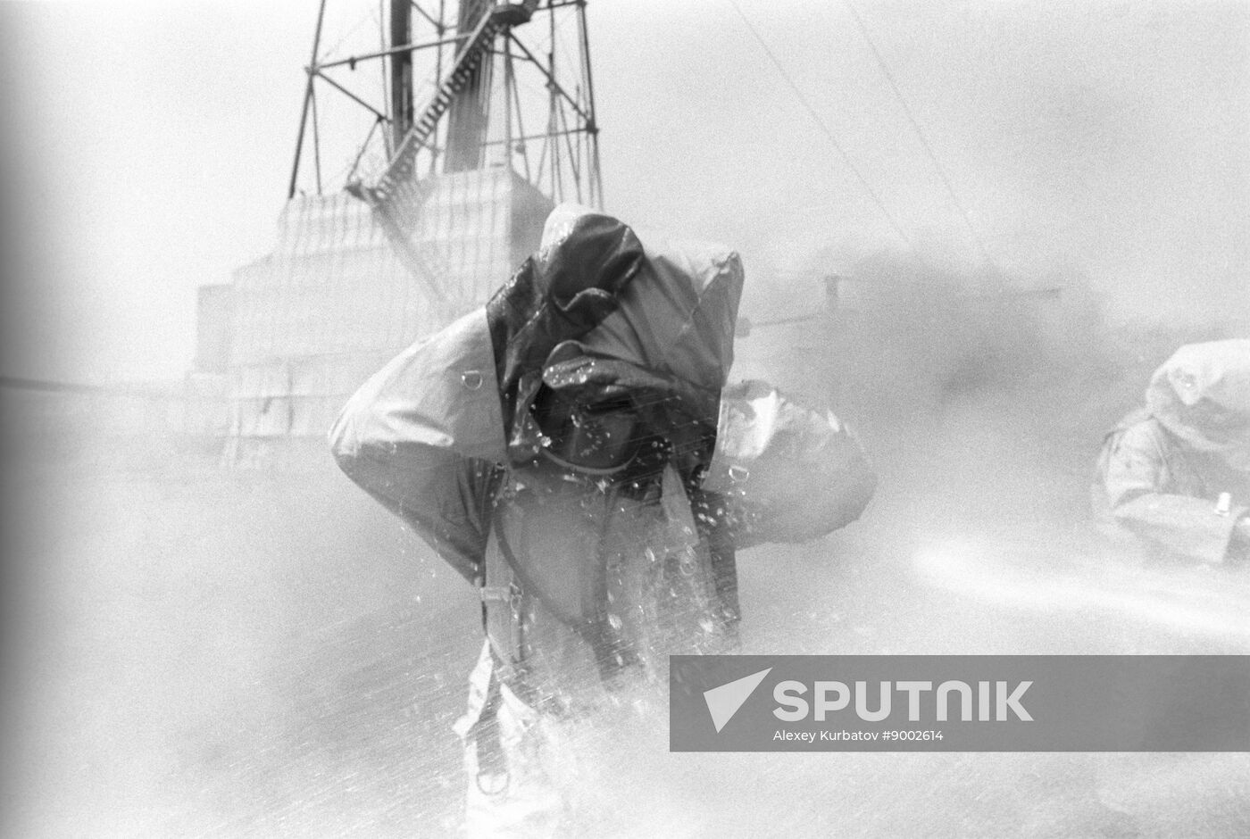 Liquidation of open gas and oil fountains