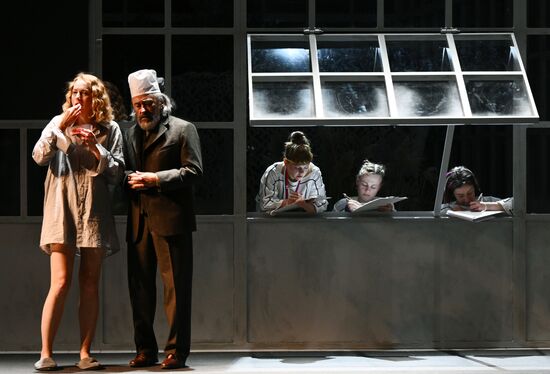 Russia Theatre 4 Days in Frame 25