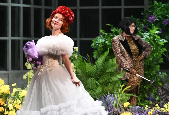 Russia Theatre 4 Days in Frame 25
