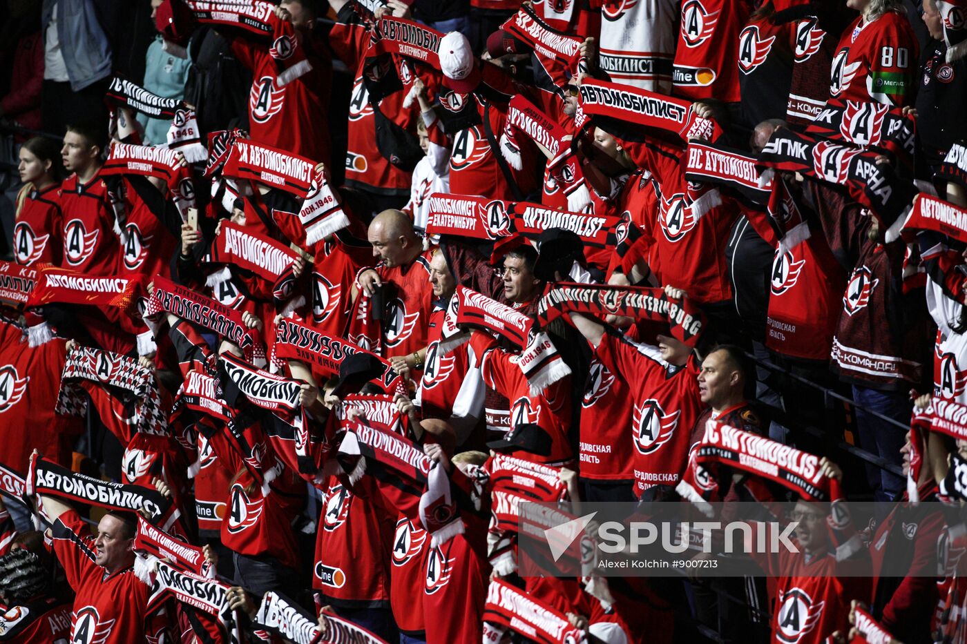 Russia Ice Hockey Kontinental League Avtomobilist - Traktor