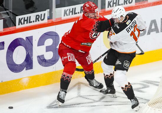 Russia Ice Hockey Kontinental League Avtomobilist - Traktor