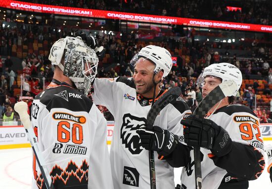 Russia Ice Hockey Kontinental League Avtomobilist - Traktor