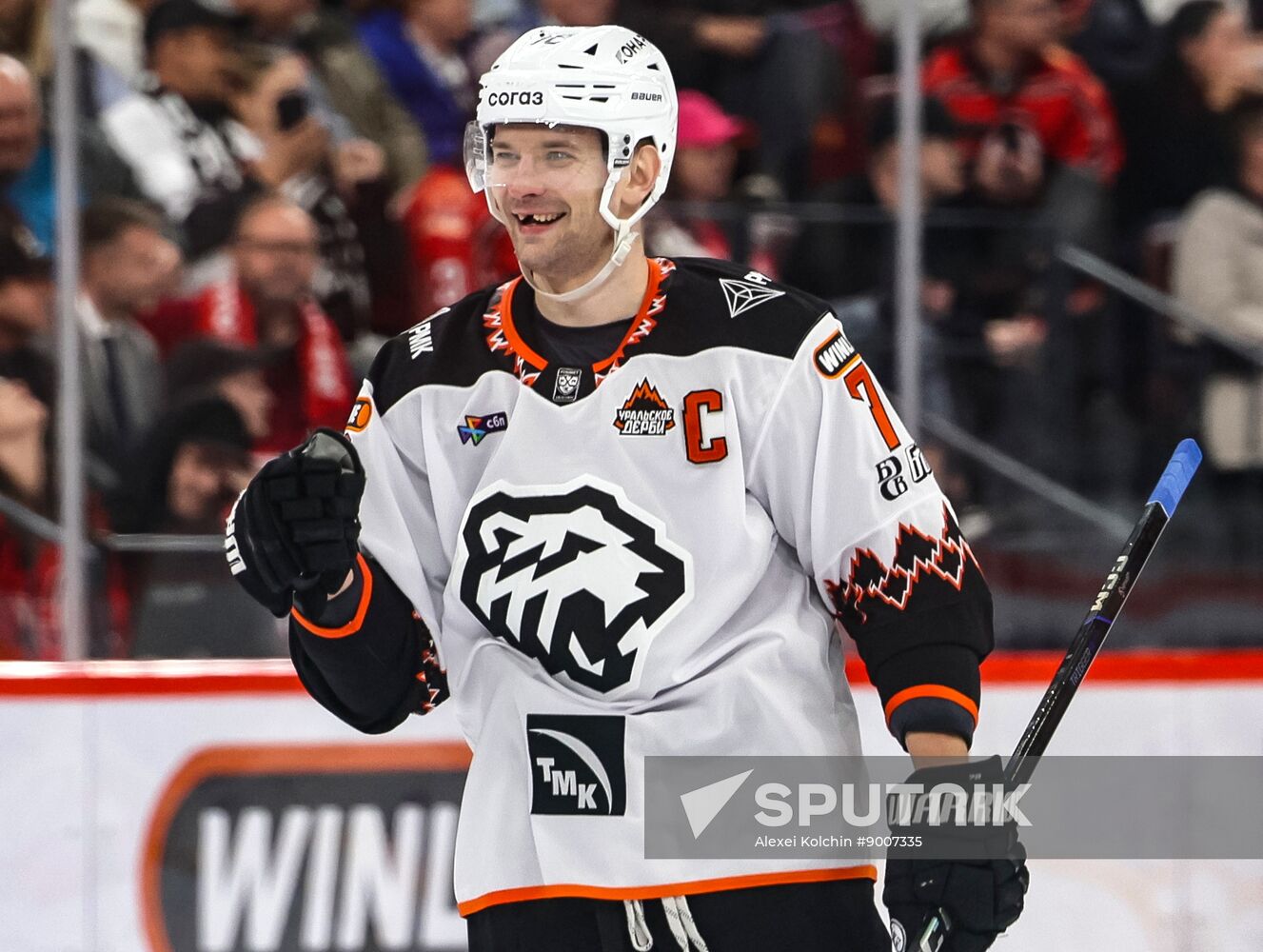 Russia Ice Hockey Kontinental League Avtomobilist - Traktor