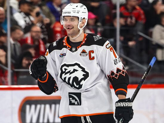 Russia Ice Hockey Kontinental League Avtomobilist - Traktor