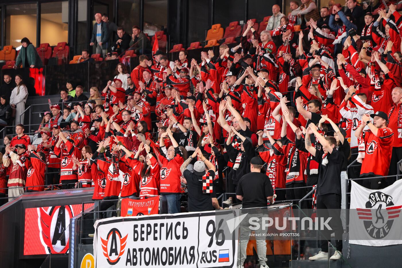 Russia Ice Hockey Kontinental League Avtomobilist - Traktor