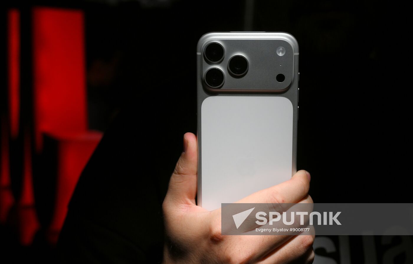 Russia Apple New iPhone