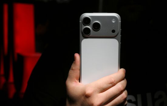 Russia Apple New iPhone