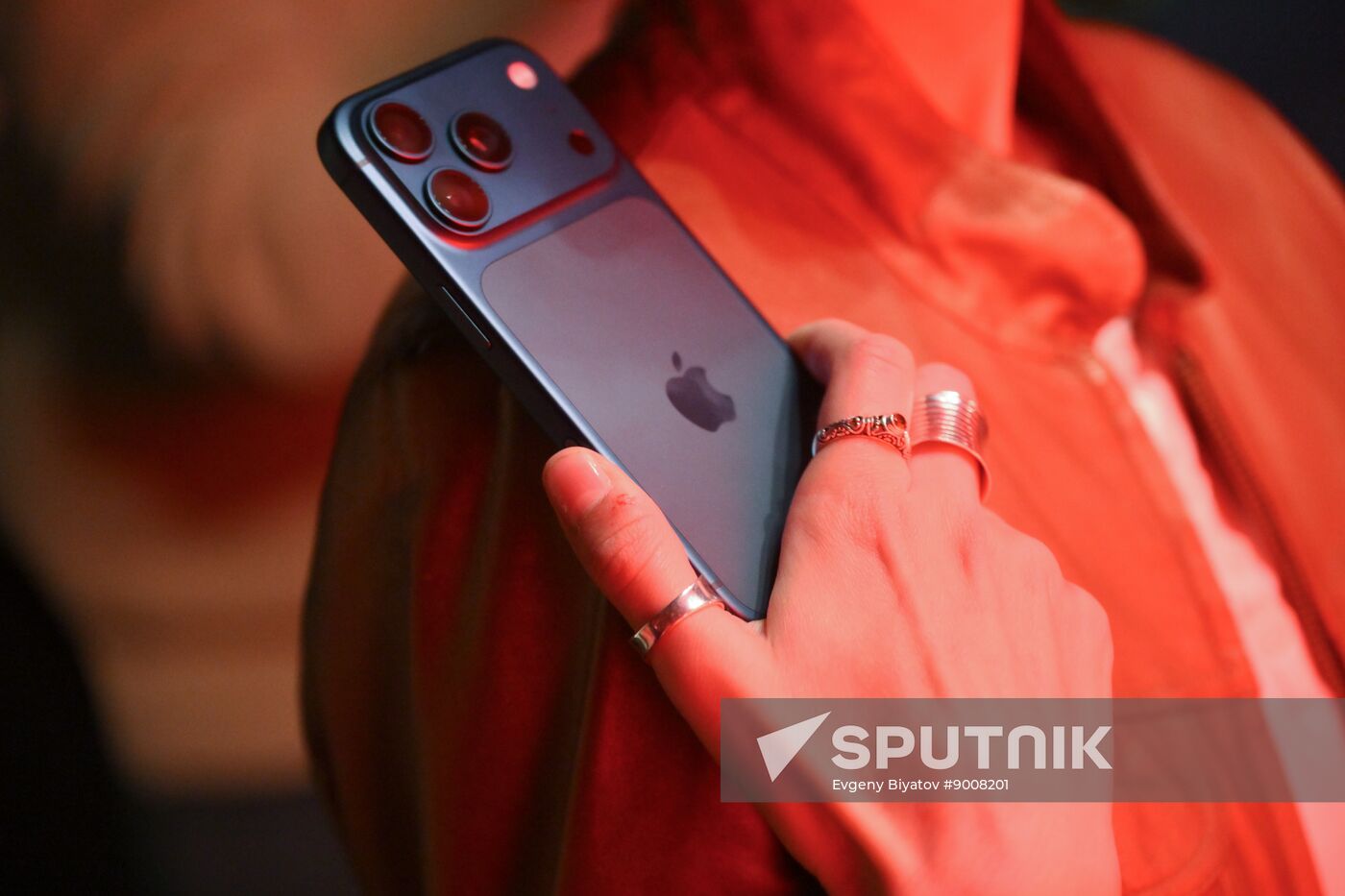 Russia Apple New iPhone
