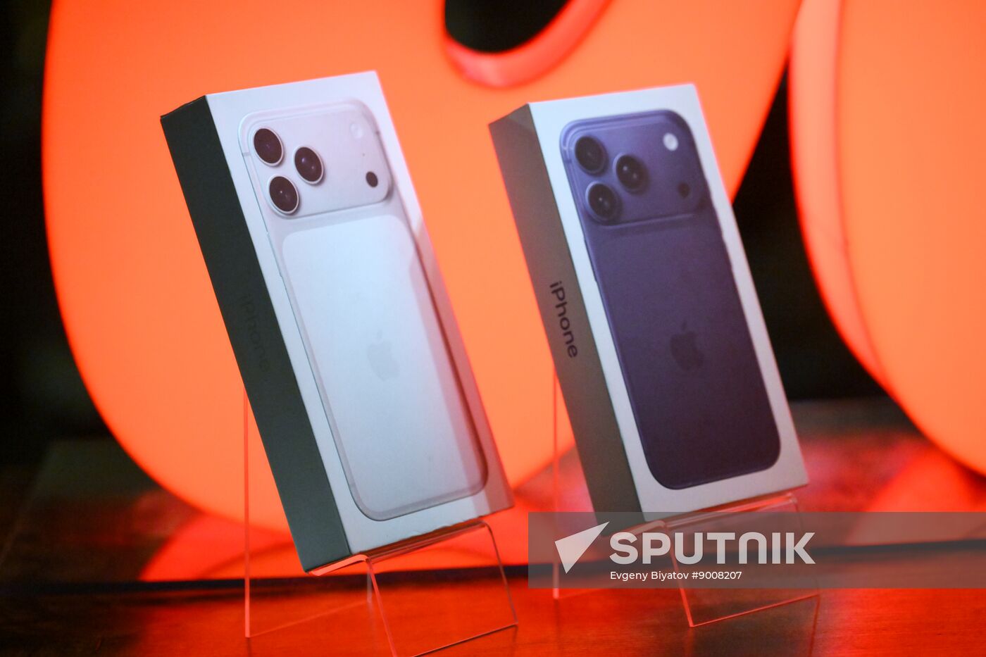 Russia Apple New iPhone