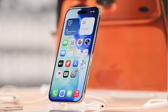 Russia Apple New iPhone Sales