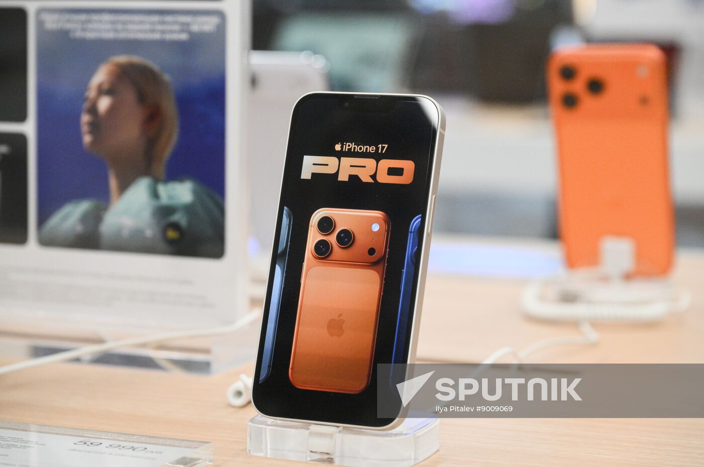 Russia Apple New iPhone Sales