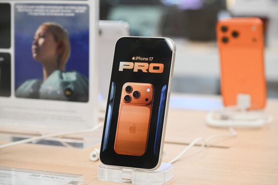 Russia Apple New iPhone Sales
