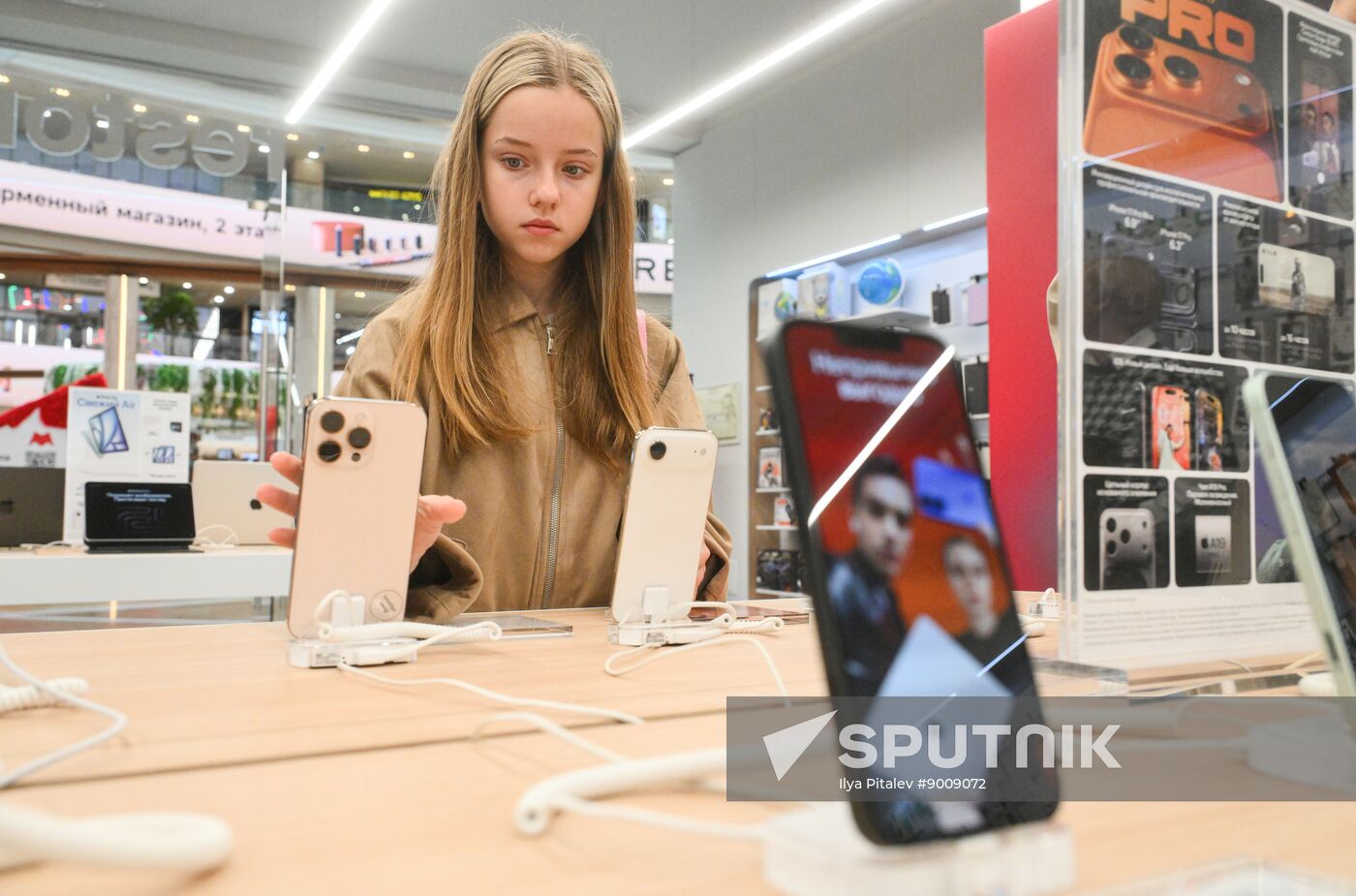Russia Apple New iPhone Sales