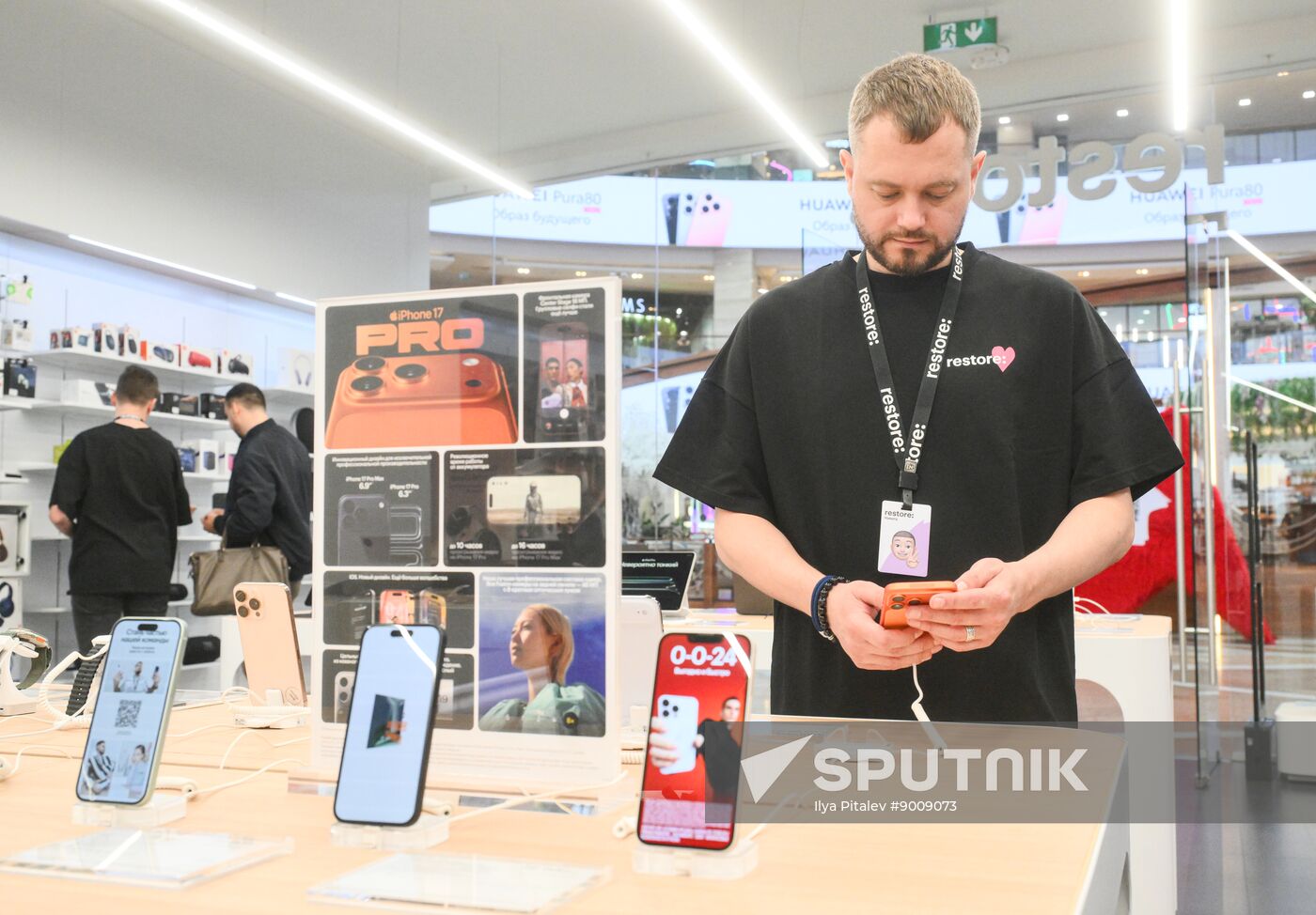 Russia Apple New iPhone Sales