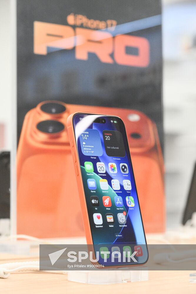 Russia Apple New iPhone Sales