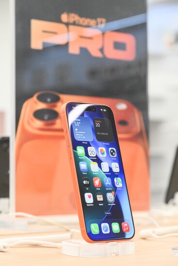 Russia Apple New iPhone Sales