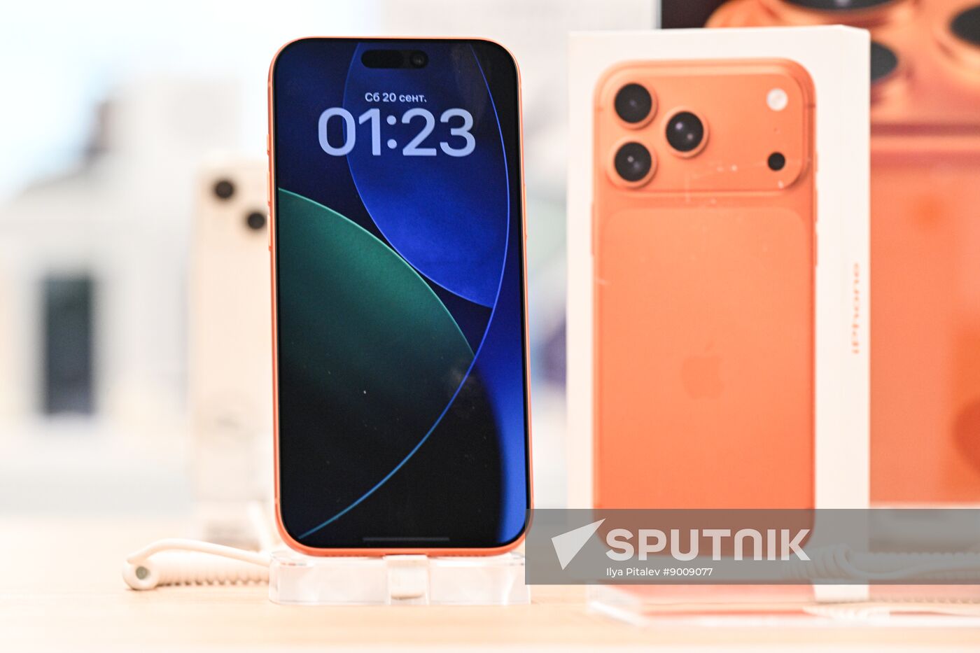 Russia Apple New iPhone Sales