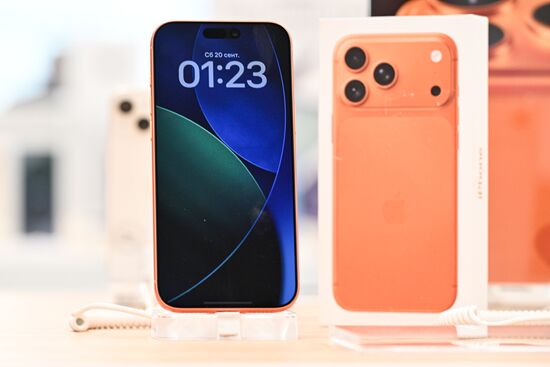 Russia Apple New iPhone Sales