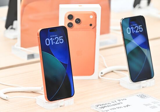 Russia Apple New iPhone Sales