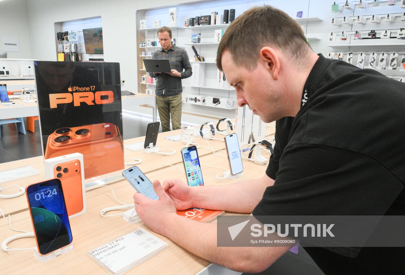 Russia Apple New iPhone Sales