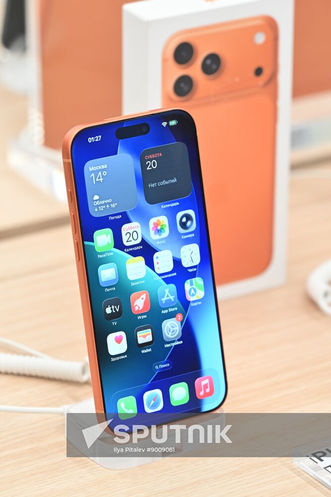 Russia Apple New iPhone Sales