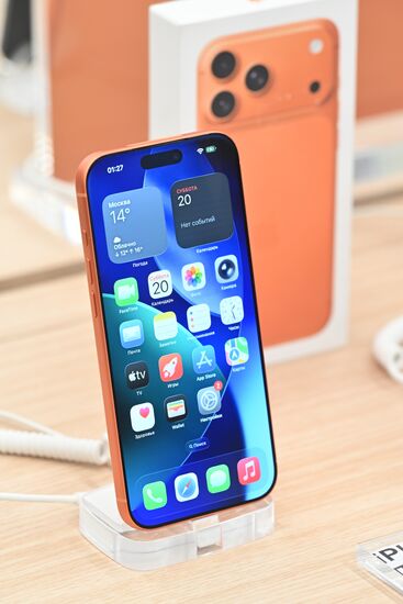 Russia Apple New iPhone Sales
