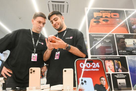Russia Apple New iPhone Sales