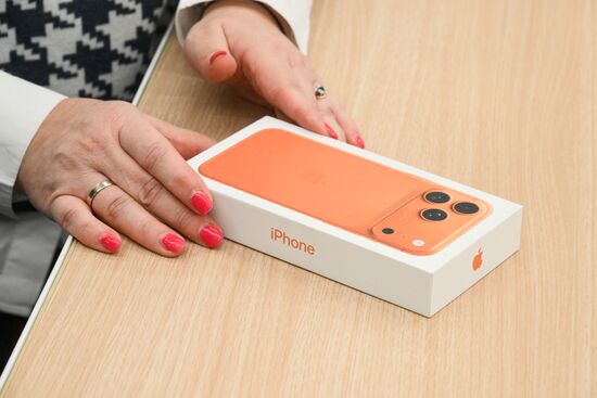 Russia Apple New iPhone Sales