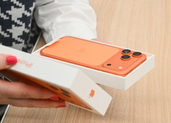 Russia Apple New iPhone Sales