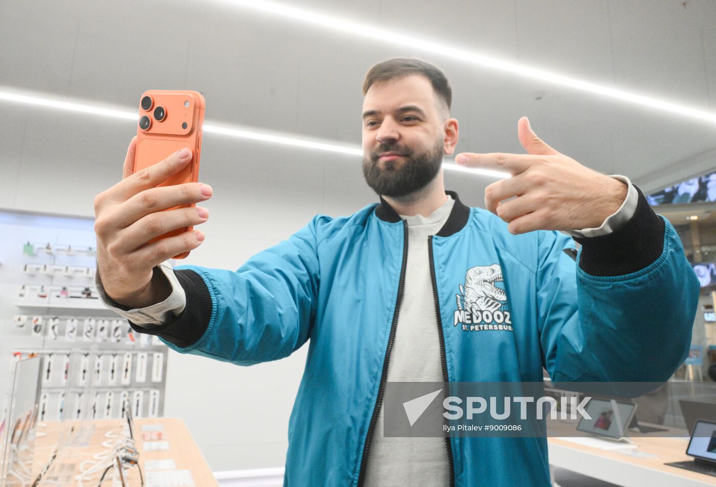 Russia Apple New iPhone Sales
