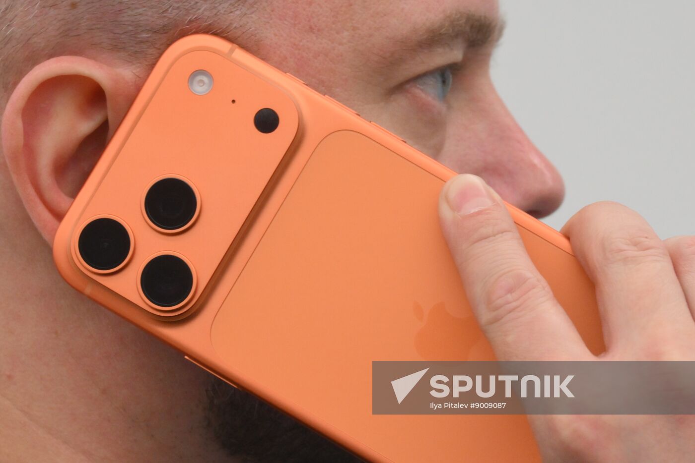 Russia Apple New iPhone Sales
