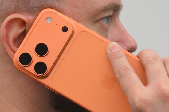 Russia Apple New iPhone Sales