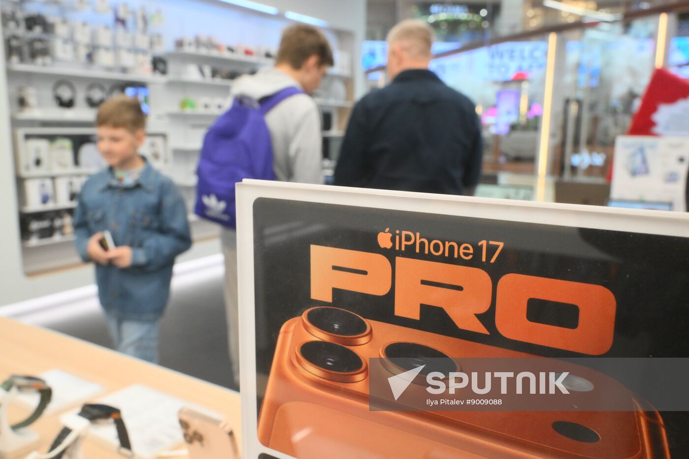 Russia Apple New iPhone Sales