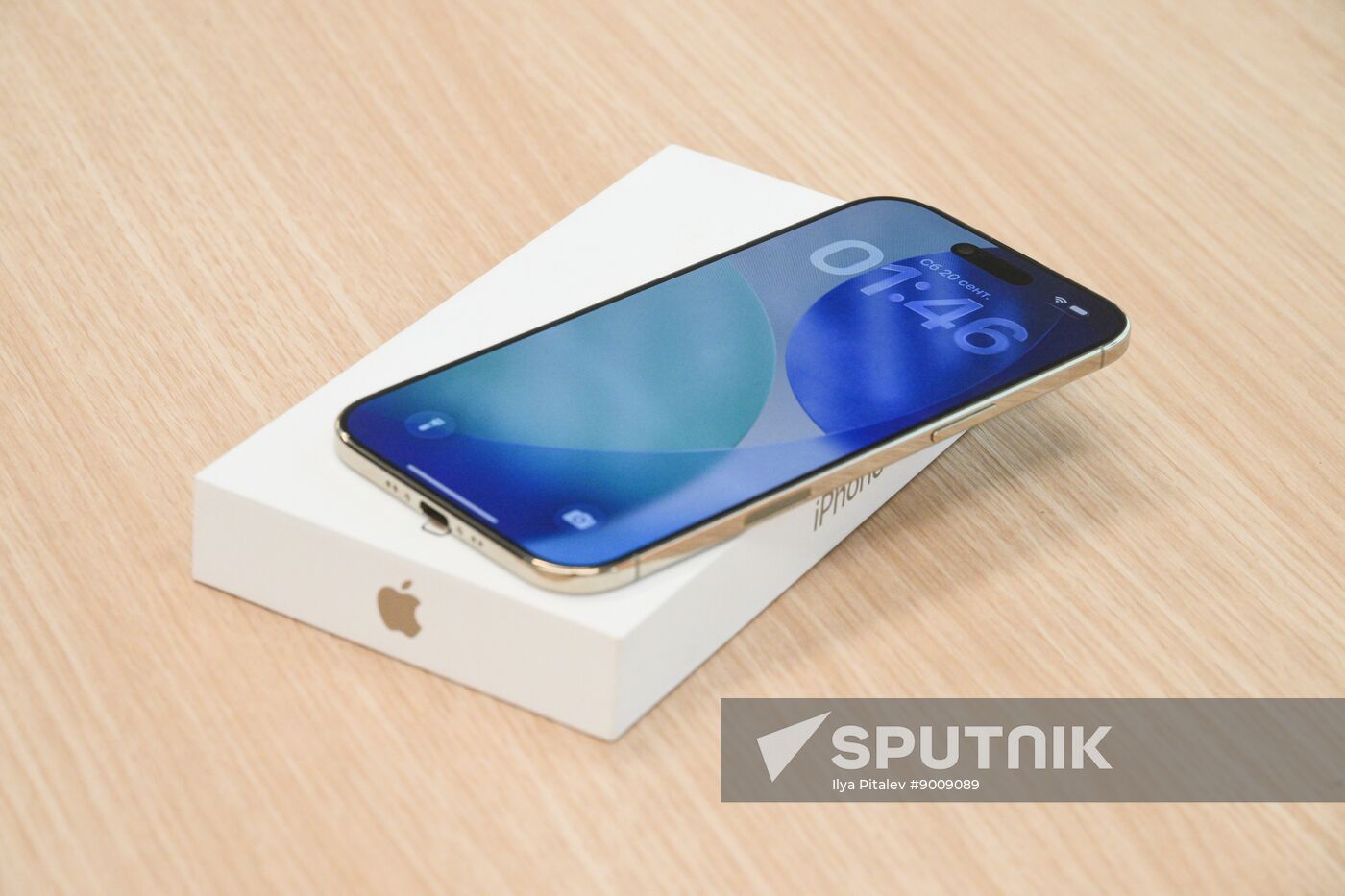 Russia Apple New iPhone Sales