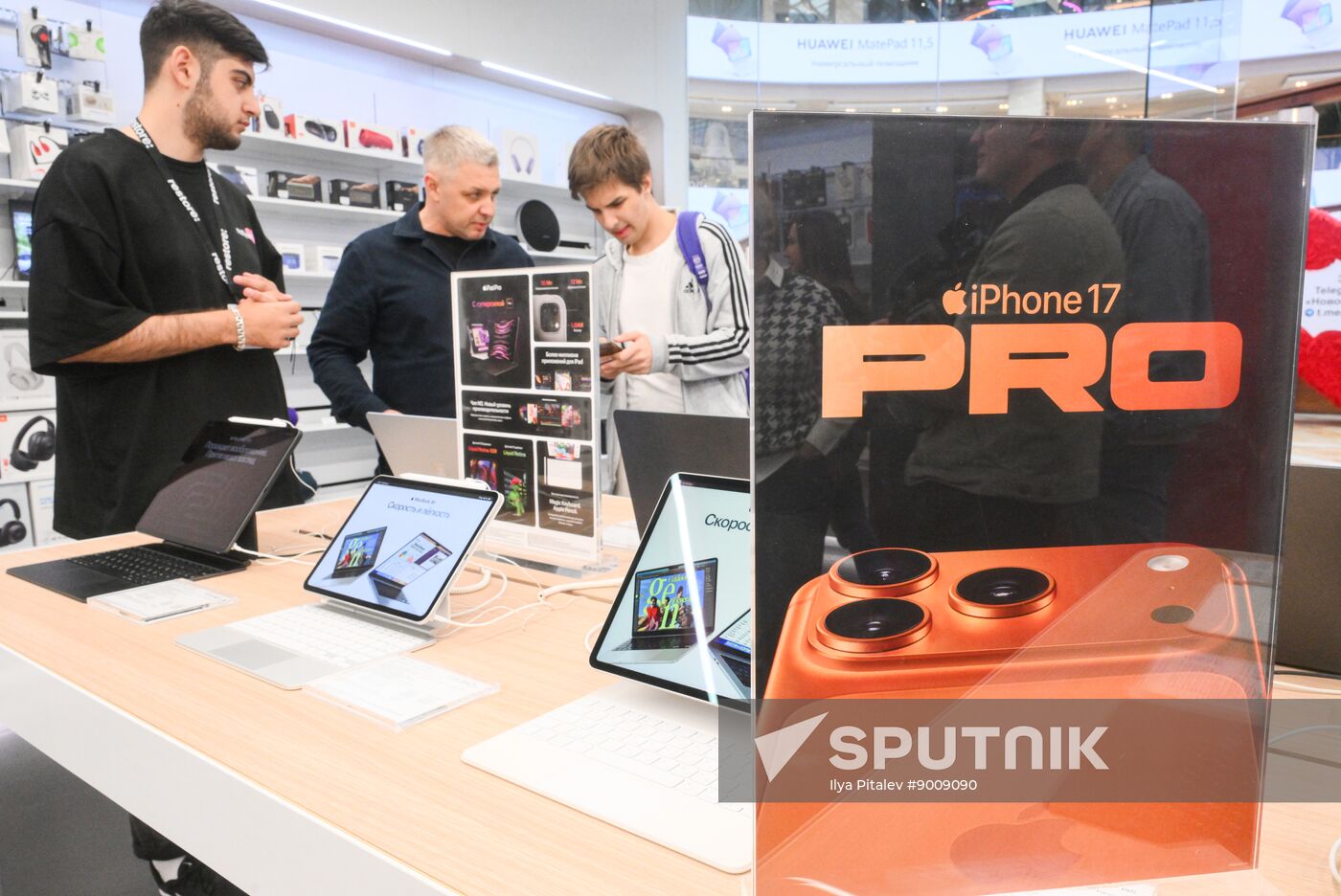 Russia Apple New iPhone Sales