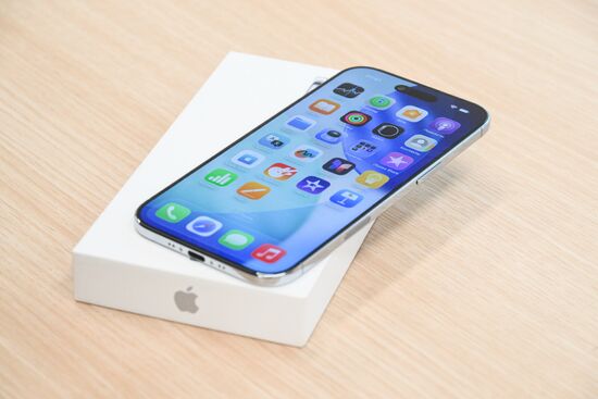 Russia Apple New iPhone Sales
