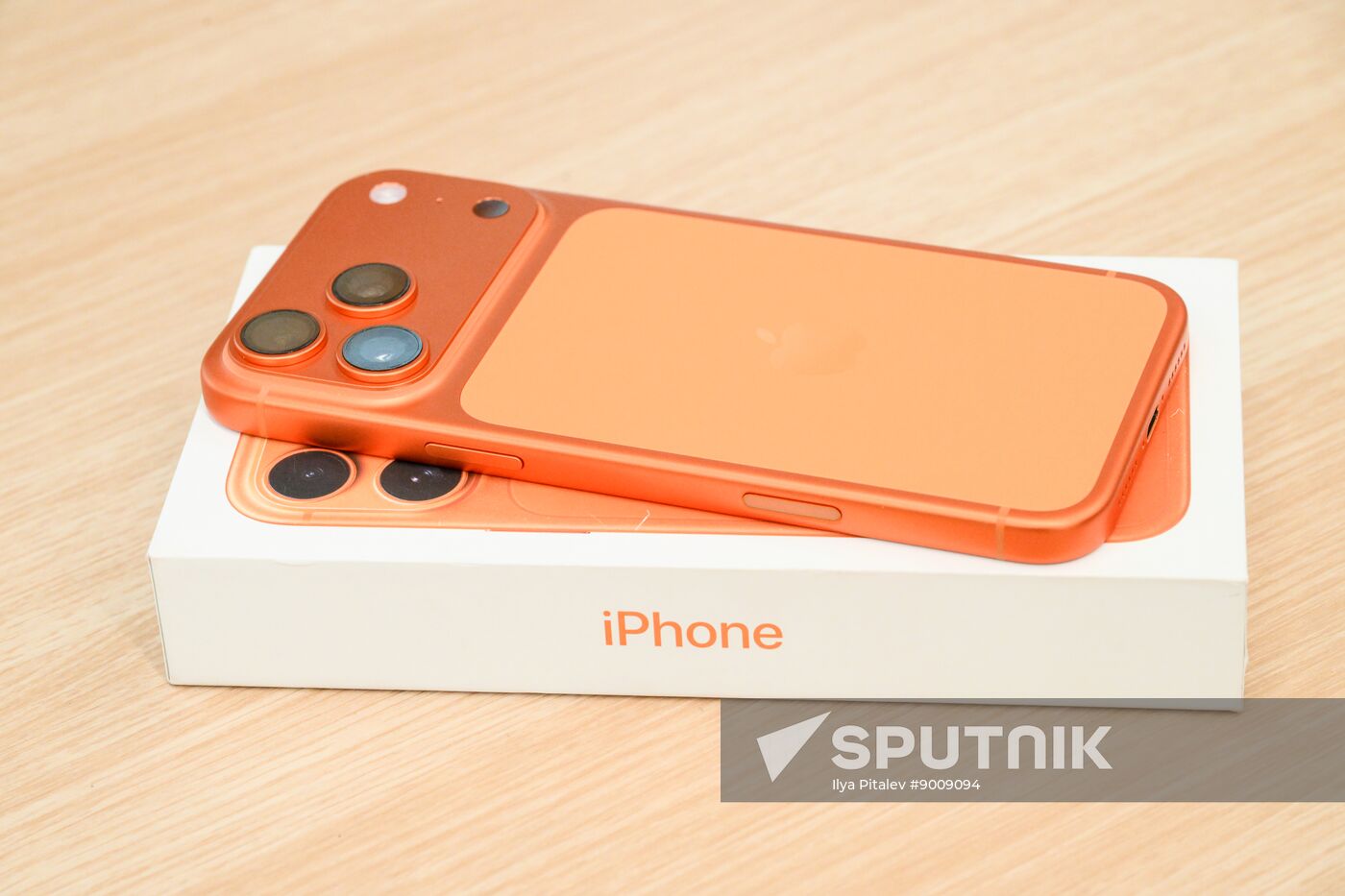 Russia Apple New iPhone Sales