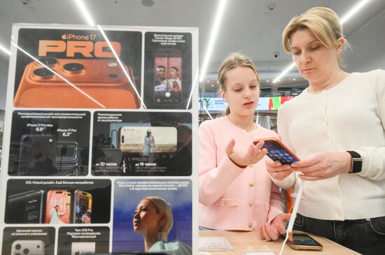Russia Apple New iPhone Sales