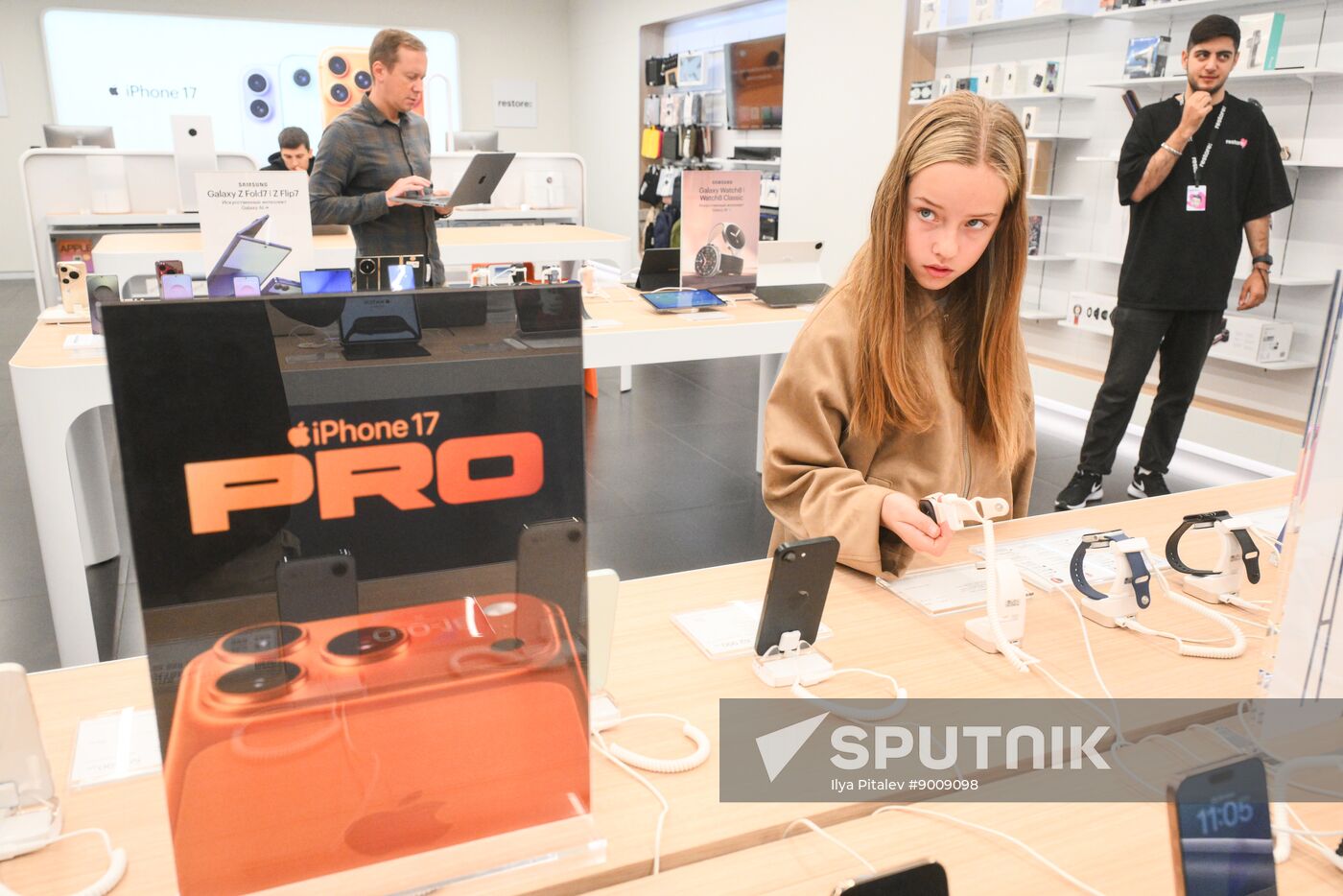Russia Apple New iPhone Sales
