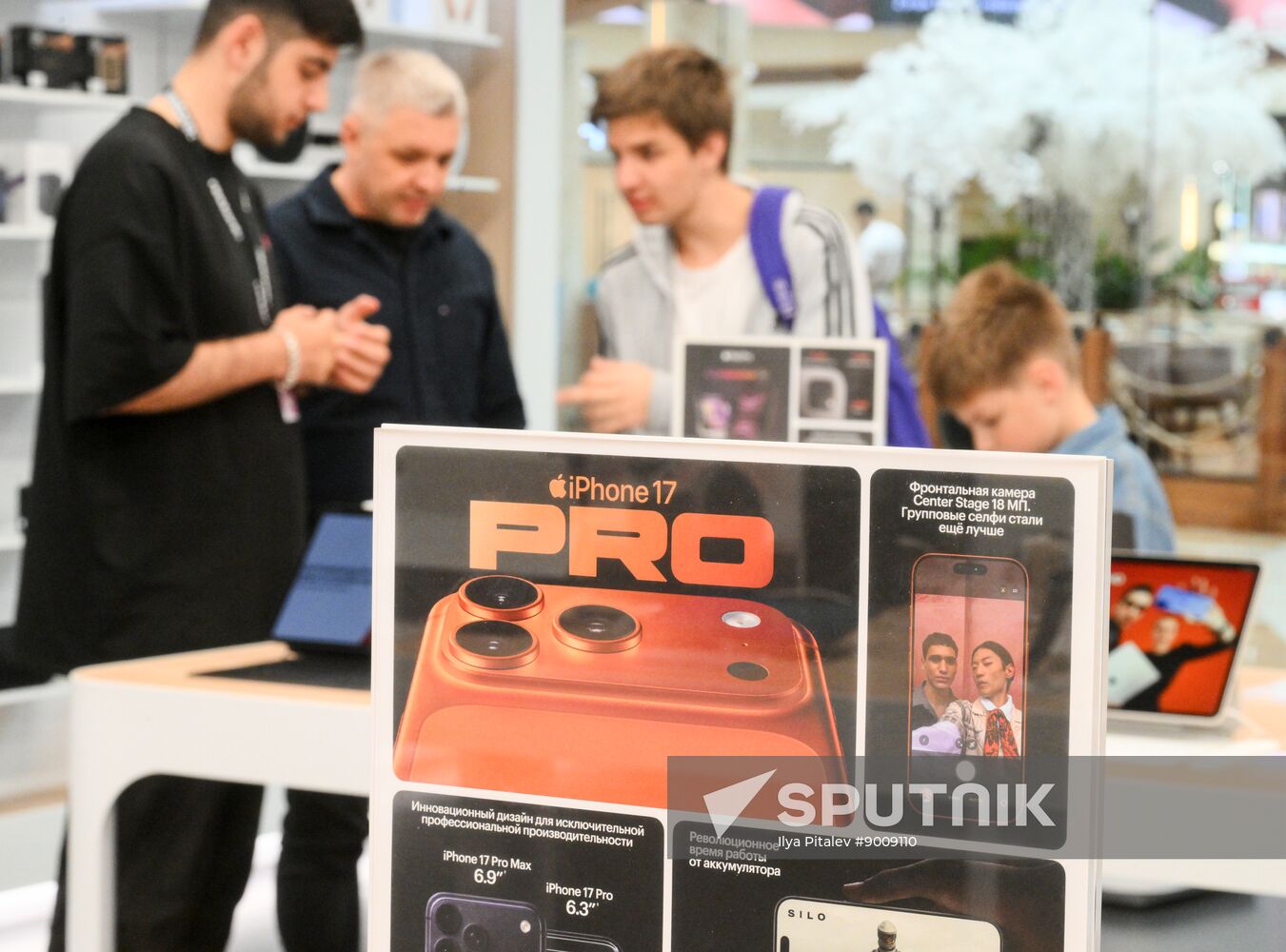 Russia Apple New iPhone Sales