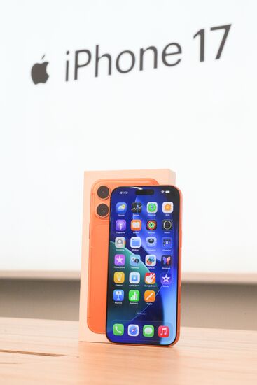 Russia Apple New iPhone Sales
