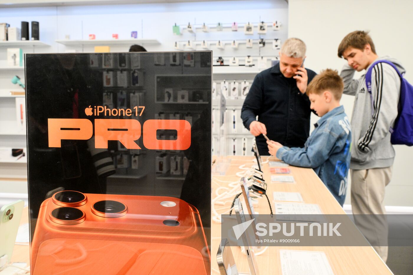 Russia Apple New iPhone Sales