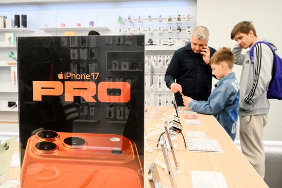 Russia Apple New iPhone Sales