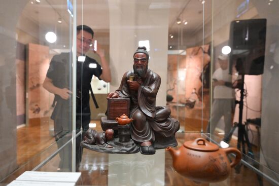 Russia Yixing Pottery Exhibition